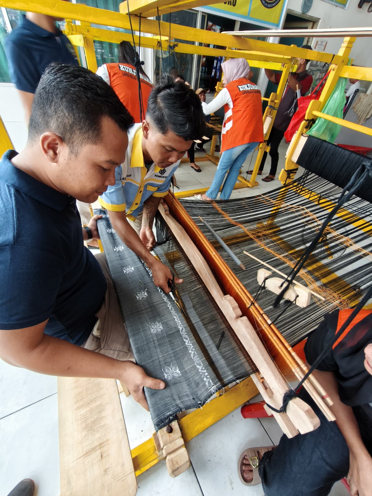 Lapas kelas II A, labuhan ruku gelar pembinaan songket tenun untuk warga binaan.